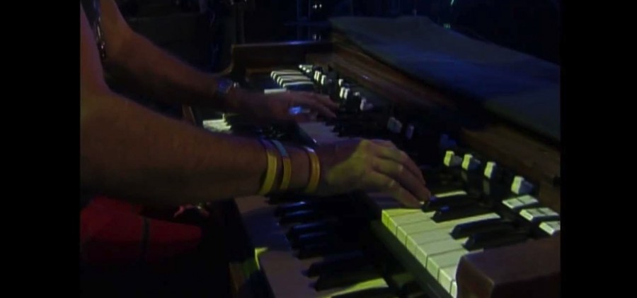 hands on Hammond organ