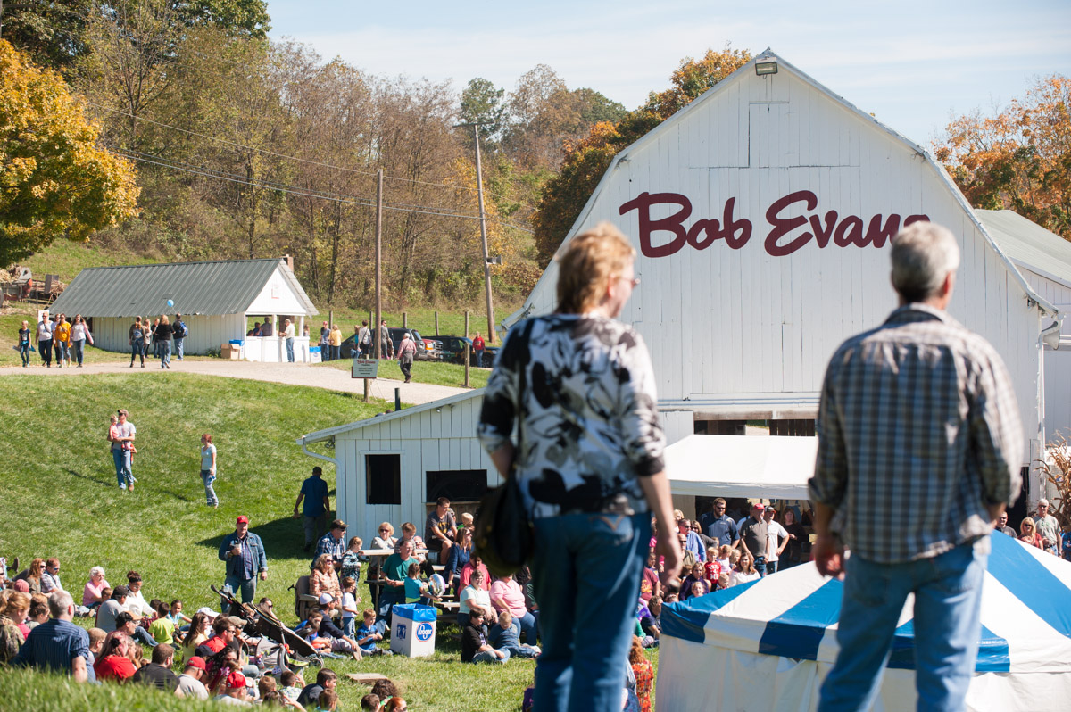 Festival goers watch the Great Lakes Timber Show at the 45th annual Bob Evans Farm Festival at the Bob Evans Farm in Rio Grande, Ohio, on Sunday, Oct. 11, 2015. (Yi-Ke Peng/WOUB)