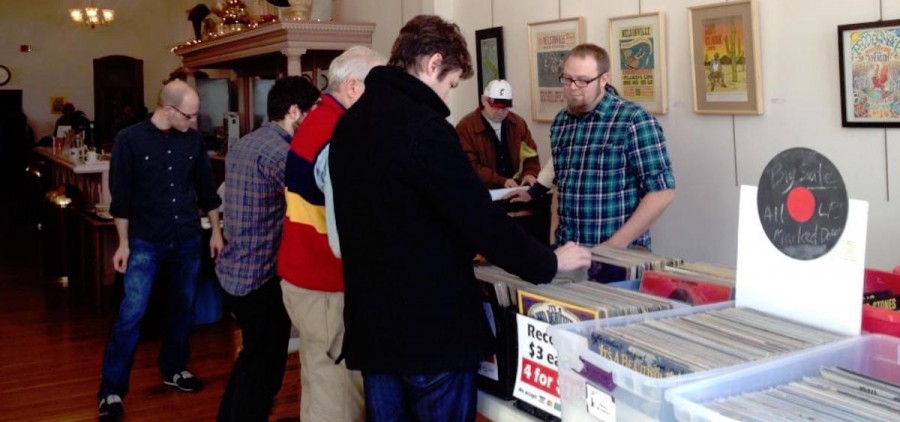 Attendees flip through vendors' bins at the 2013 Stuart's Opera House Record Sale and Swap. This year's event will be held on Feb. 13. (Photo courtesy of Stuart's Opera House)