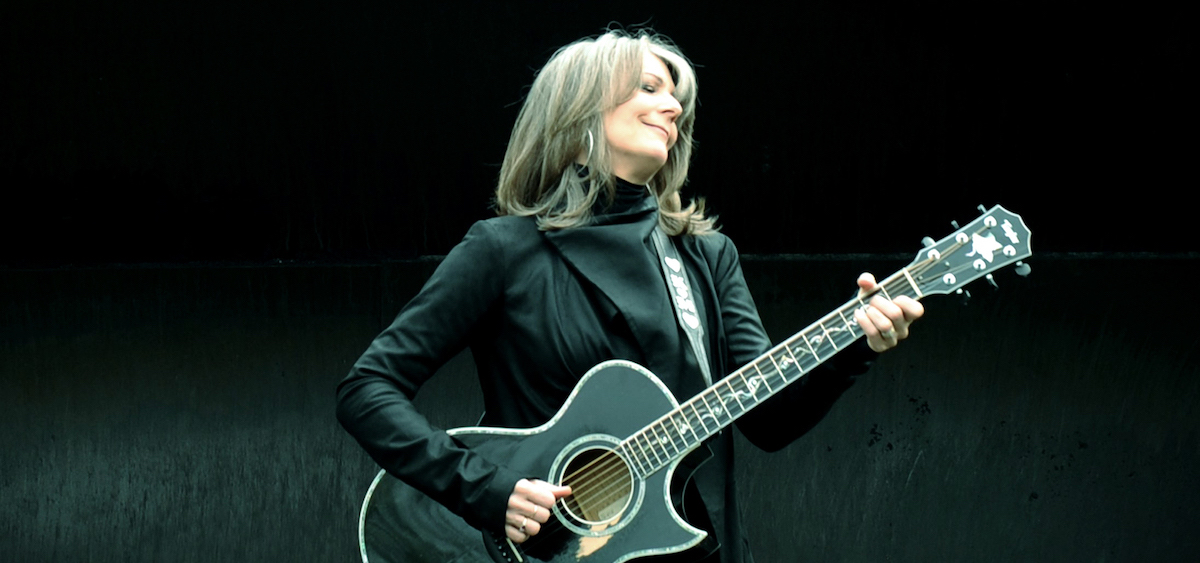 Grammy Award-winning singer Kathy Mattea will perform an intimate "Living Room Concert" on March 12 at The Peoples Bank Theatre in Marietta. Athens, Ohio's Bruce Dalzell will open the show.