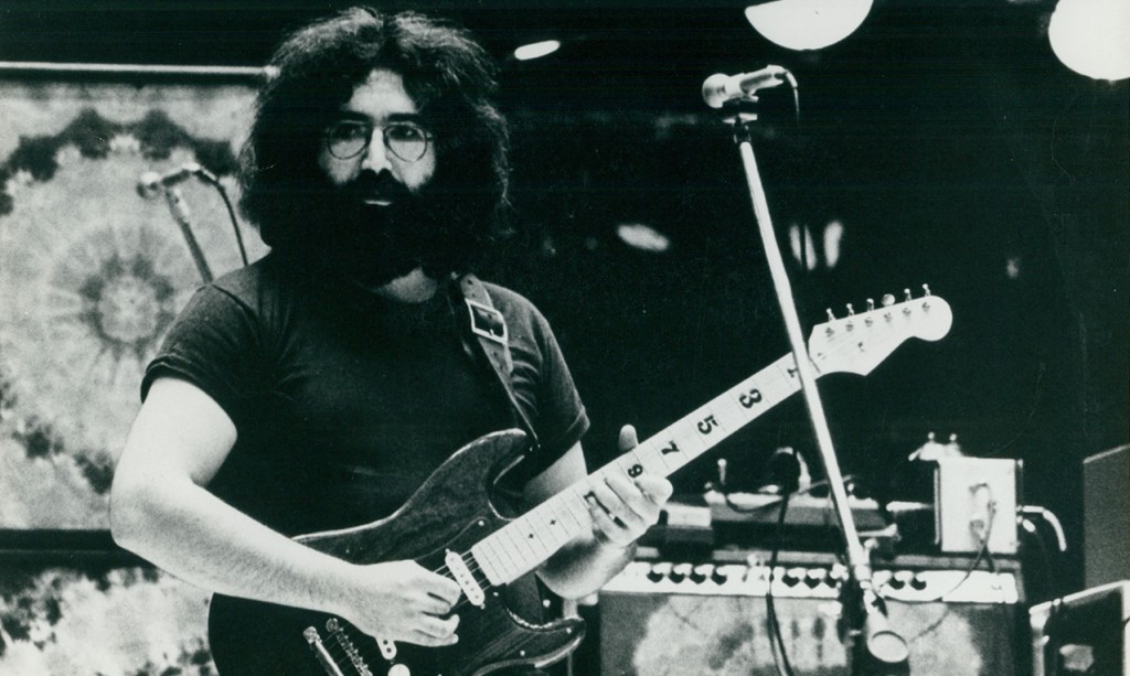 Jerry Garcia with the guitar that Dan Erlewine custom built for him. (danerlewine.com)