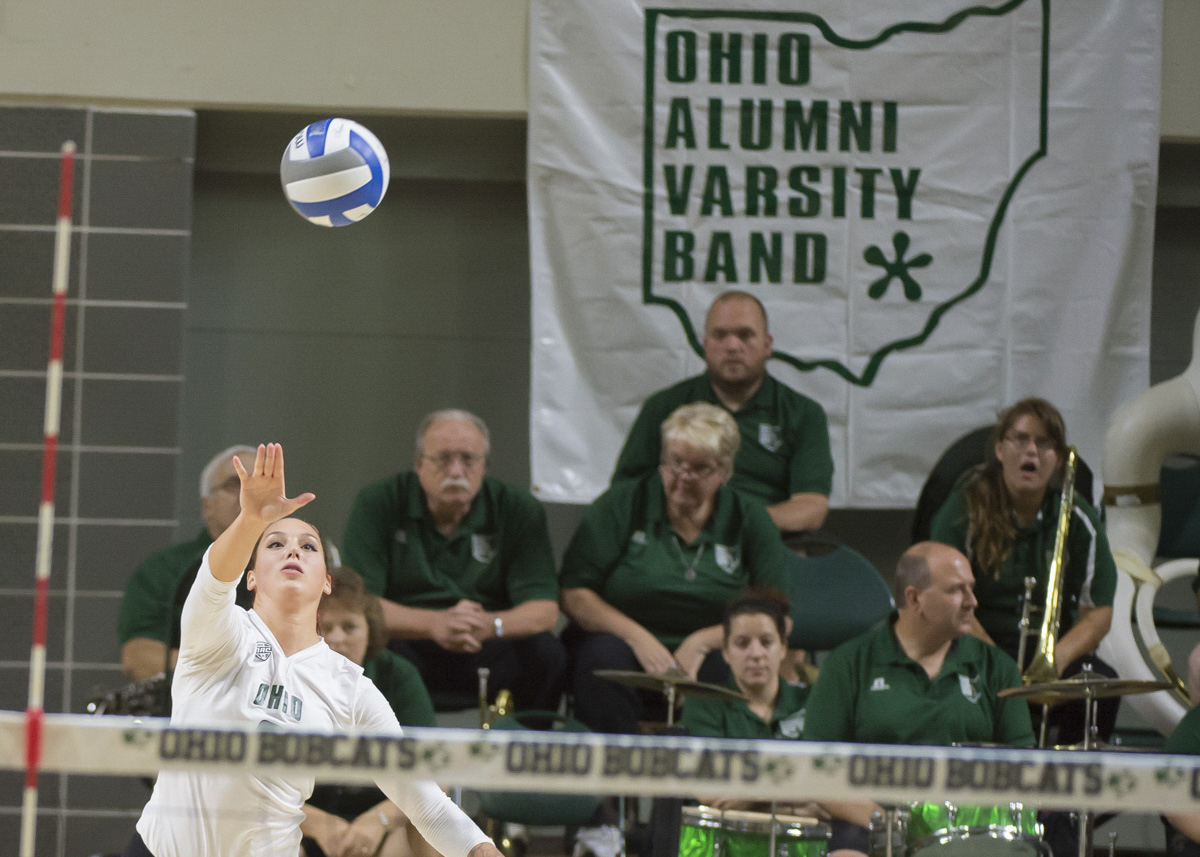 Sophomore Katie Nelson serves the ball to Western Michigan on October 22, 2106. (Robert McGraw/WOUB)