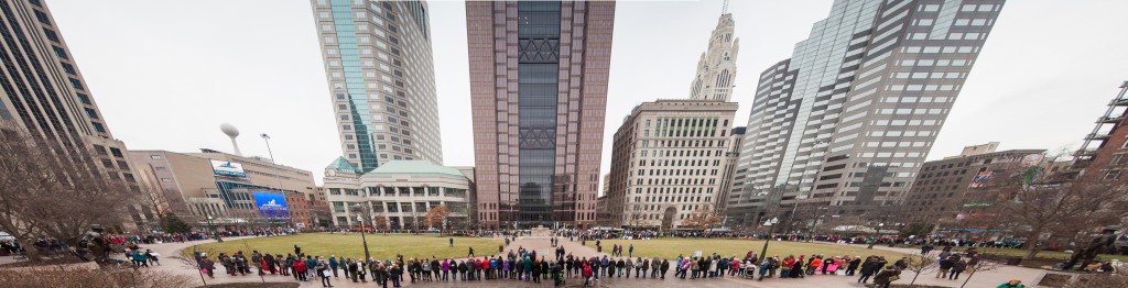 Marchers circle around the entire Ohio Statehouse during the WMW Ohio Sister March on January 15, 2017 in Columbus, Ohio. (Erin Clark/WOUB)