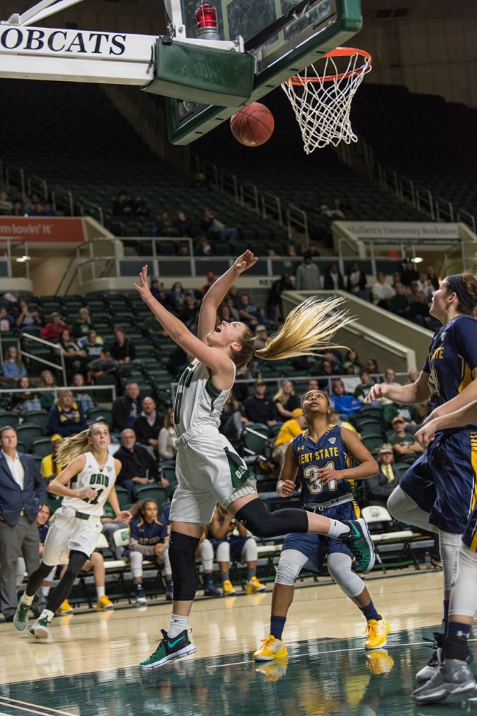Taylor Agler shoots a layup in the Ohio University vs. Kent State game on January 14, 2017. (Robert Green/WOUB)