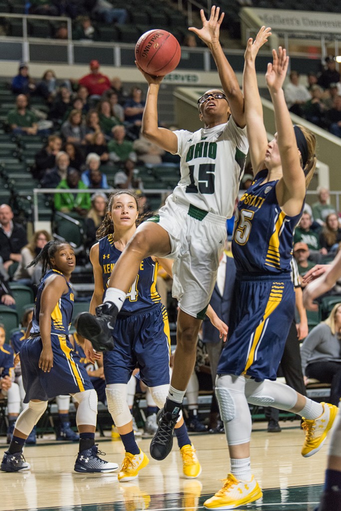 Jasmine Weatherspoon goes in for a layup in the Ohio University vs. Kent State game on January 14, 2017. (Robert Green/WOUB)