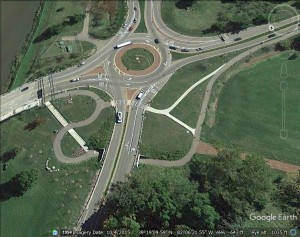 The backwards "S" figure to the left of the roundabout on Richland Avenue is a tunnel for pedestrians to go under safely to the other side. (Photo: Google Earth)