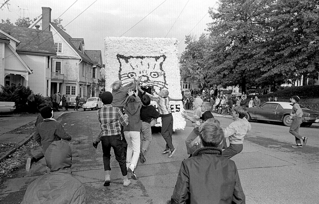 A photograph of the homecoming parade outside of Baker Center in 1968. (Photo courtesy of Ken Steinhoff) 