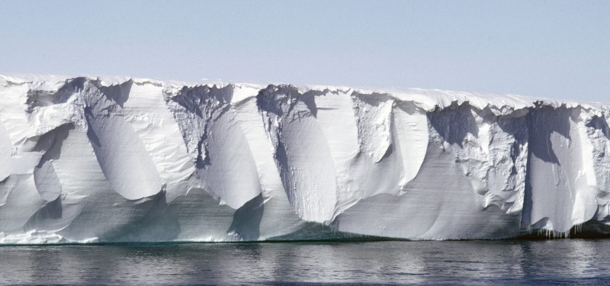The Ross Ice Shelf, photographed in 2003. Researchers found that by monitoring the seismic effects of wind on the surface of a shelf, they could gain insight into its structural integrity.