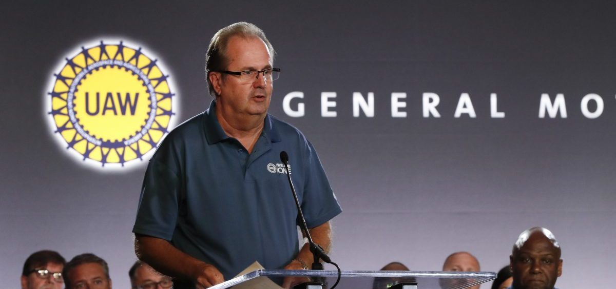United Auto Workers President Gary Jones speaks during the opening of contract talks with General Motors in Detroit in July. Union officials allowed their contract to lapse over the weekend after both sides failed to agree on a new contract.