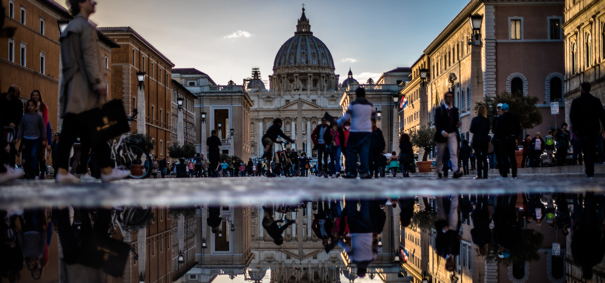 Unique insight into the lives of those who live and work "INSIDE THE VATICAN" Friday, May 6 at 9 pm - Vimarsana News