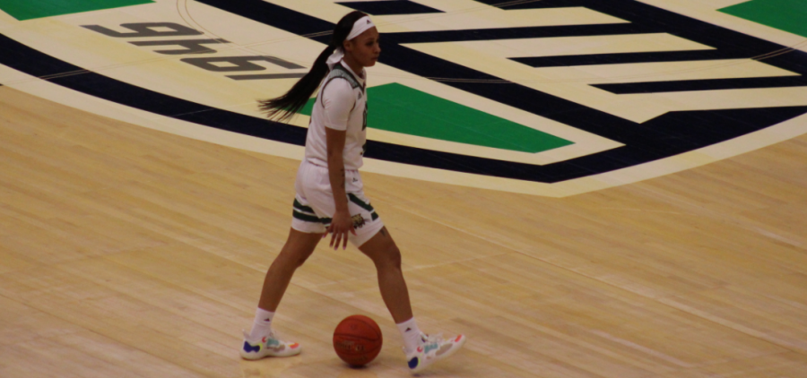 Ohio's Cece Hooks dribbles the ball across midcourt in the Bobcats' game against Ball State in the MAC Quarterfinals on March 10, 2021. (Photo: Joe Collins/WOUB)