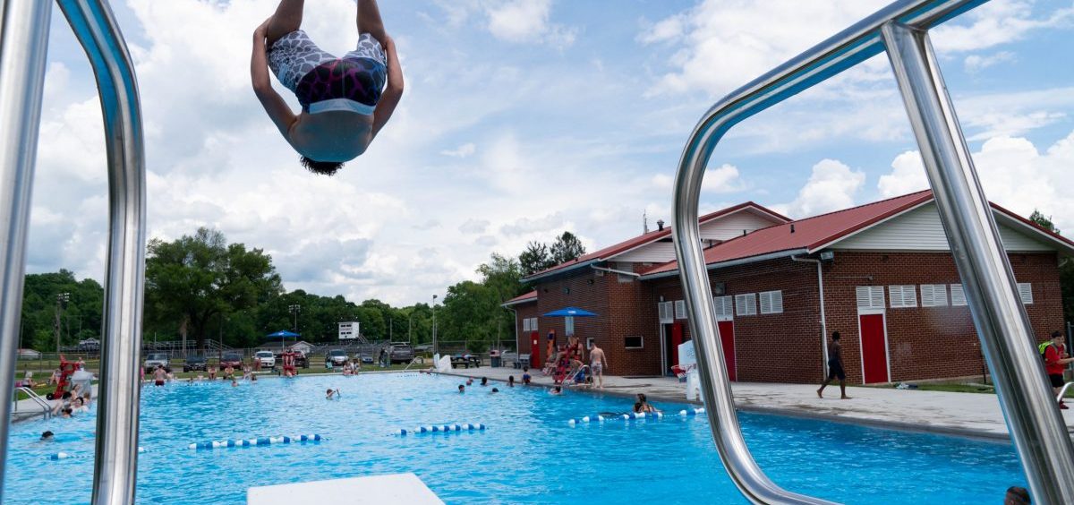 green swimming pool water treatment