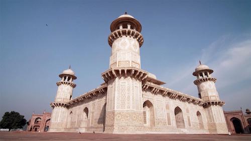 Islamic Architecture/Historic building with large end columns