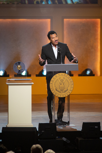 Singer Lionel Richie accepting award