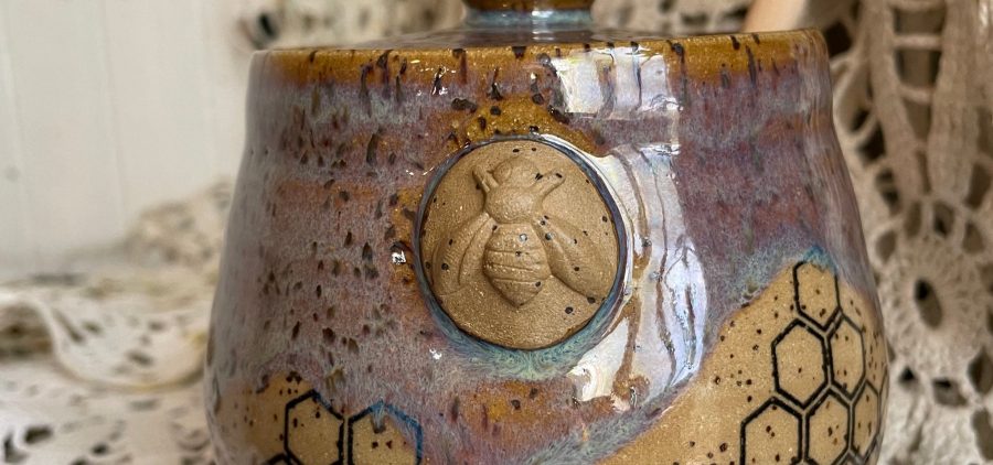 An image of a ceramic pot