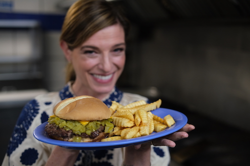 Pati Jinich tastes the famous Sparky's green chile burger with owner Teako Nunn