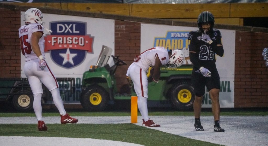 Miami wide receiver Kevin Davis (8) takes a bow after scoring a touchdown in Ohio's game against Miami.[Conor Mallonn | WOUB]