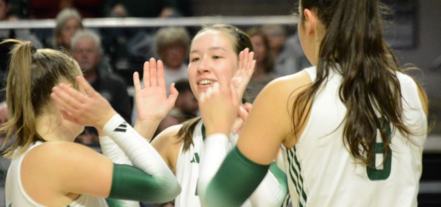 Caitlin O'Farrell high fives her teammates during Ohio's game against Eastern Michigan