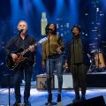 Jackson Browne with two backup singers on the Austin City Limits stage