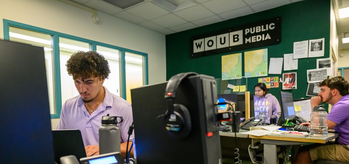 Students working in newsroom