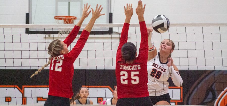 Haley Alloway attacks at the net