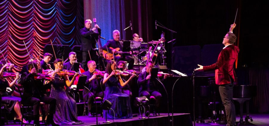 Luke Frazier conducting small orchestra in BROADWAY'S LEADING MEN: A MUSICAL CELEBRATION Credit: Daniel Schwartz