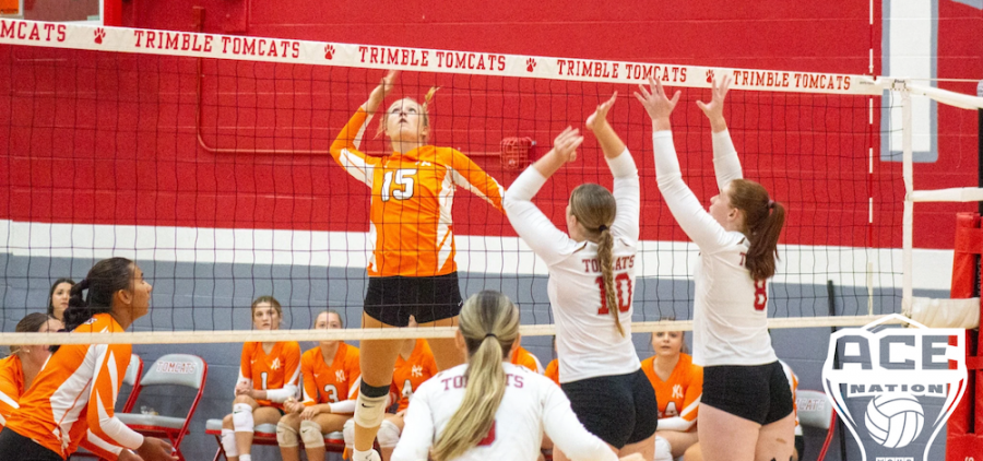 Buckeye Madi Pidcock attacks at the net