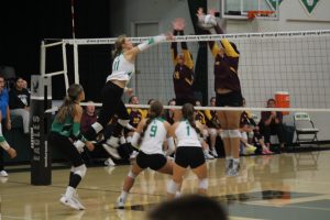 Eagle Braelyn Simpson attacks at the net