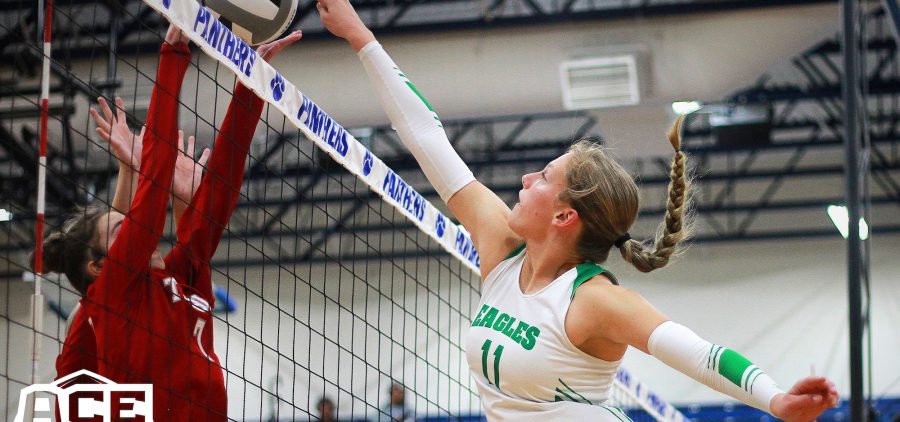 Eagle Braelyn Simpson attacks at the net