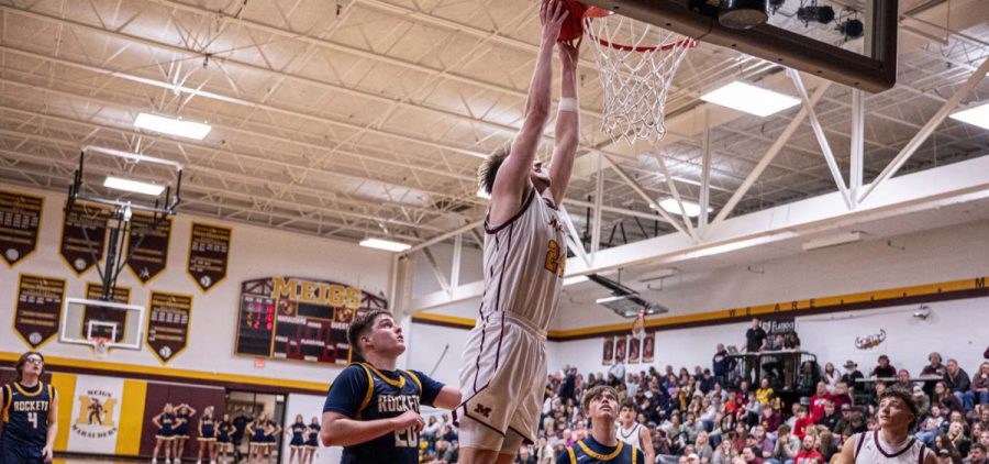Meigs' player Carson Davis goes up for a dunk during the 4th quarter of a TVC-Ohio matchup against the Wellston Golden Rockets.