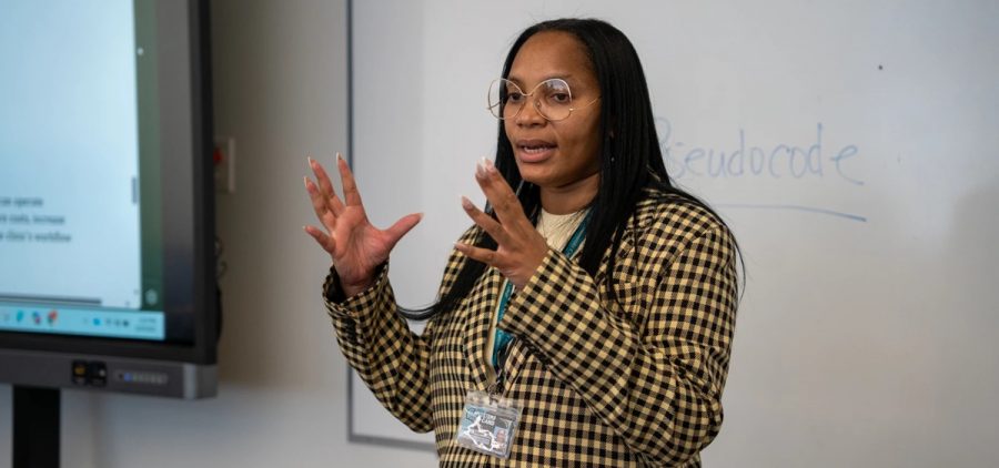 Professor Carelicha Duckworth speaks to her intro-level computer science class at Tri-C