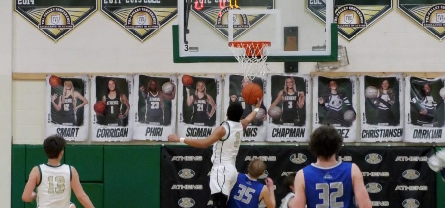 Jaxon Warner going for a layup against the Warren Warriors