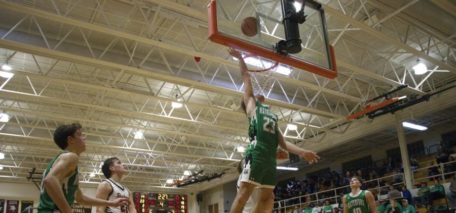 Waterford player goes up for a layup surrounded by Nelsonville-York defenders.