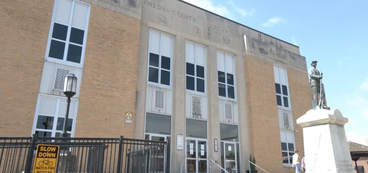 The outside of the Vinton County courthouse.
