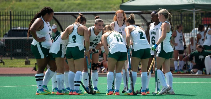 Ohio Field Hockey gathers in huddle in game against Saint Louis