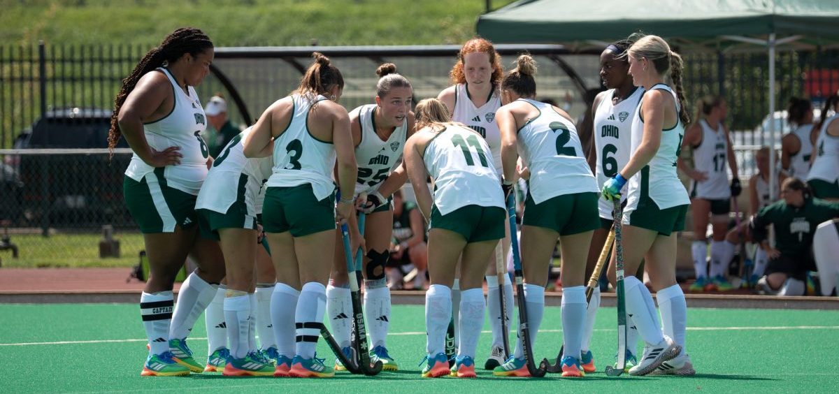 Ohio Field Hockey gathers in huddle in game against Saint Louis