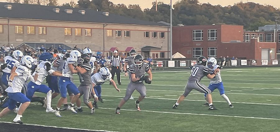 The Hornets' running back jukes to avoid a Blue Devil defender.