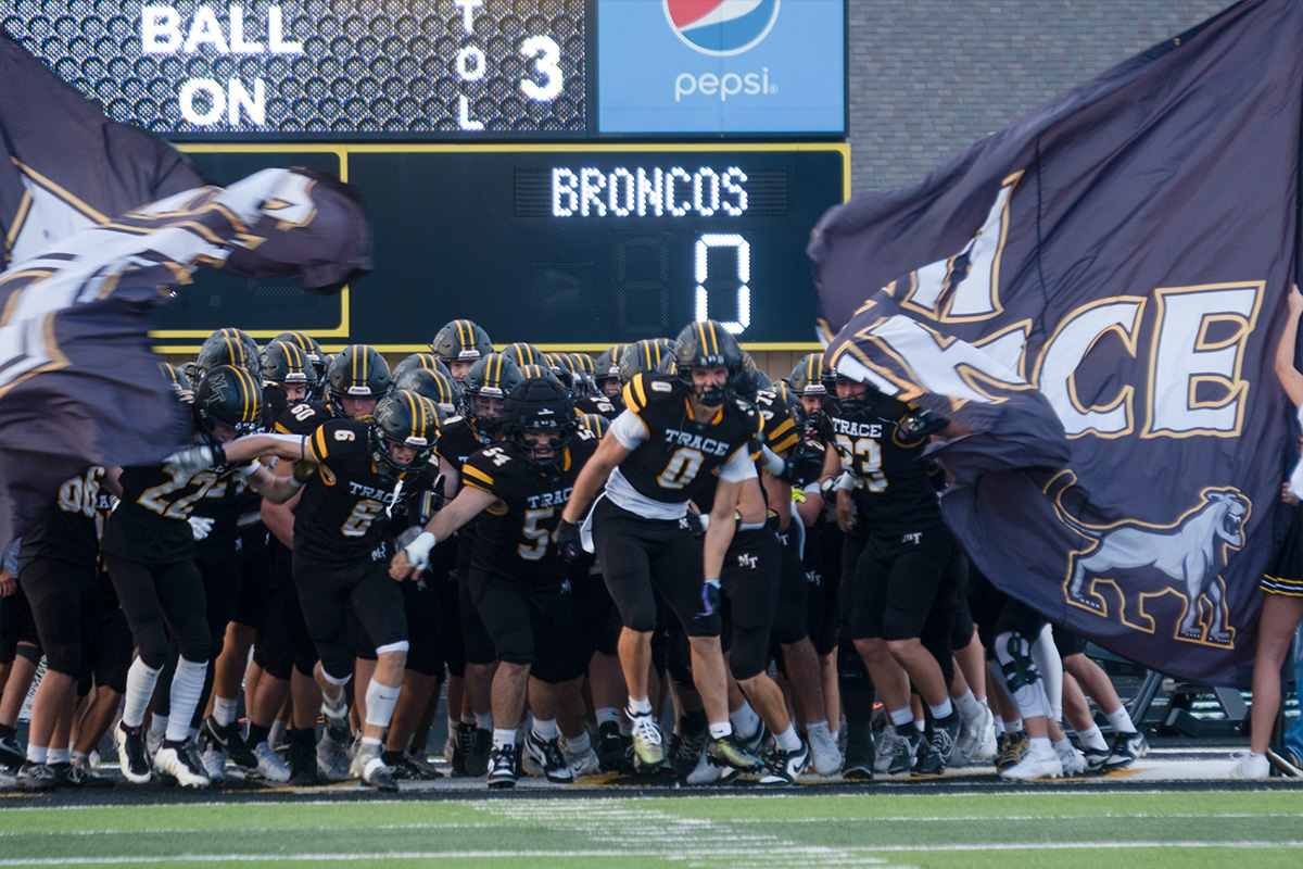 The Miami Trace Panthers are getting ready to run out before game time.
