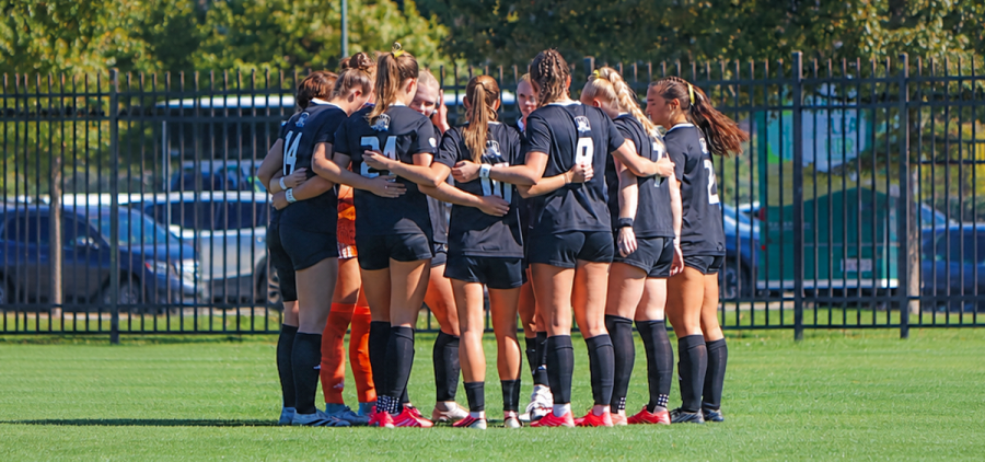 Ohio Soccer team huddled up before win against Eastern Michigan